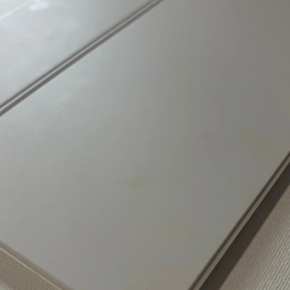 Apple White iPad with White Keyboard Folio